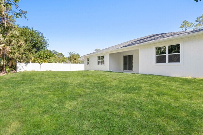 Foto del edificio - New 4-Bed + Bonus Room Home Near Burnt Store Boat Ramp!