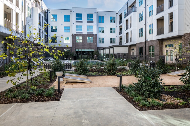 Building Photo - Gables at the Heights