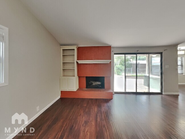 Building Photo - 925 Warren Way