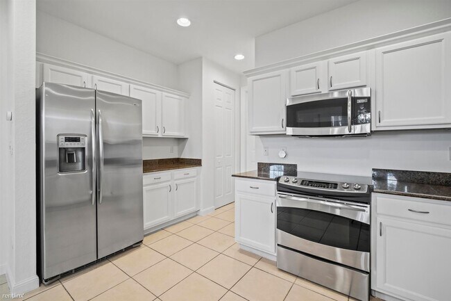 Foto del edificio - 3 br, 2.5 bath House - 990 Millbrae Ct Unit 2
