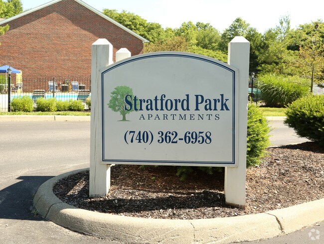 Letrero de pilón - Stratford Park Apartments