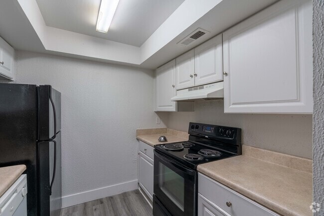 1BR, 1 BA - 884SF - Red Bay Apartment Complex