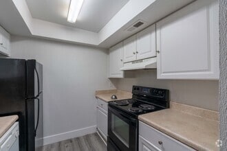 1BR, 1 BA - 884SF - Red Bay Apartment Complex
