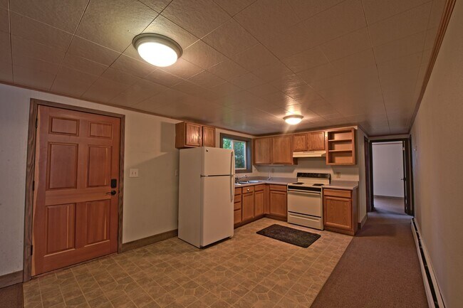Building Photo - Centrally Located Apartment Near Downtown ...