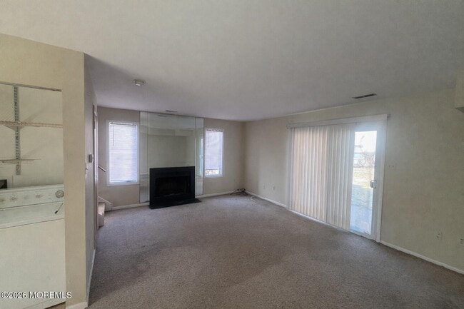 Building Photo - 16 Pin Oak Ln