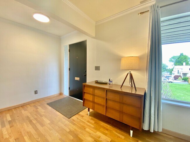 Foto del edificio - Charming Updated Home Across from Franklin Park and Hospital!