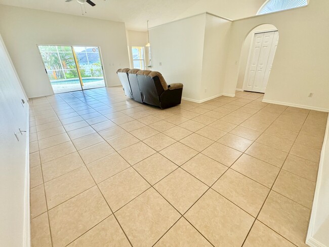 Building Photo - 206 Rochester Loop