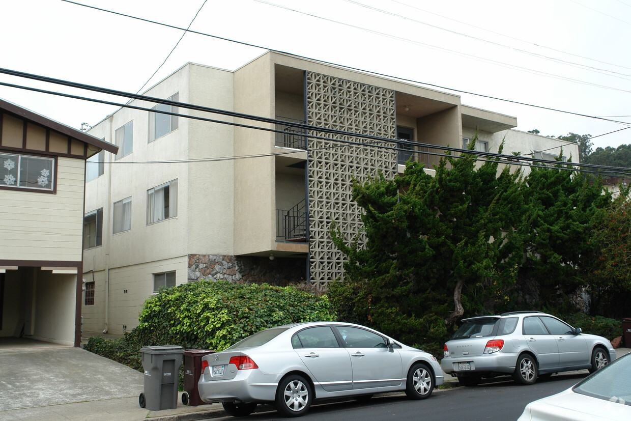 Building Photo - 808 Adams St