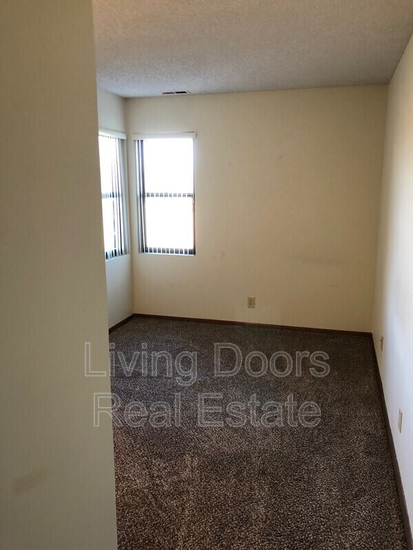 Building Photo - 1935 N Lincoln Ave