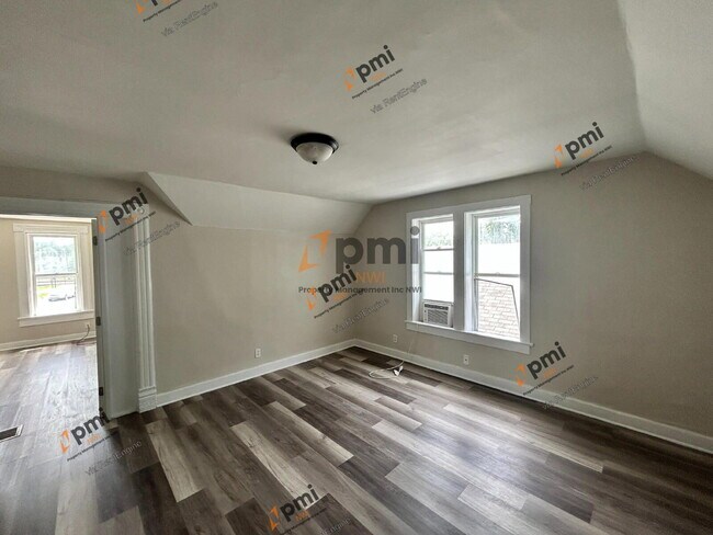 Foto del edificio - 215 Lafayette St