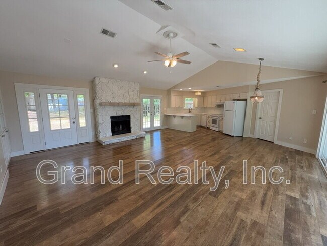 Foto del edificio - 7401 Bernadette Dr