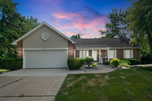 Foto del edificio - 1511 Fall Creek Ln