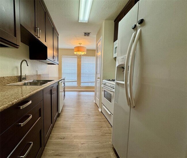 Foto del edificio - 2415 Wisteria Way