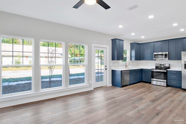 Building Photo - 1020 N D St