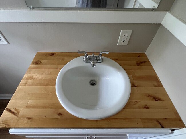 Foto del edificio - remodeled 3 bedroom 1 bath home for rent i...