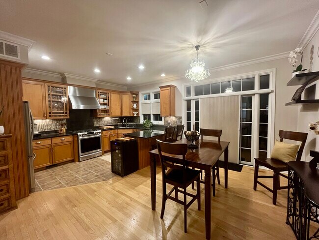 Kitchen - Dining Room - 1908 Alta Vista Ct
