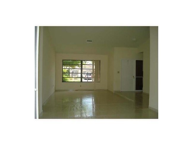 Building Photo - 9525 SW 118th Ct