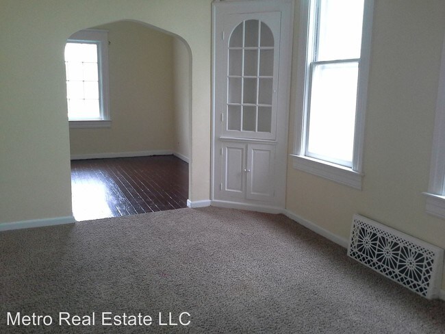 Building Photo - 441 E Taber St