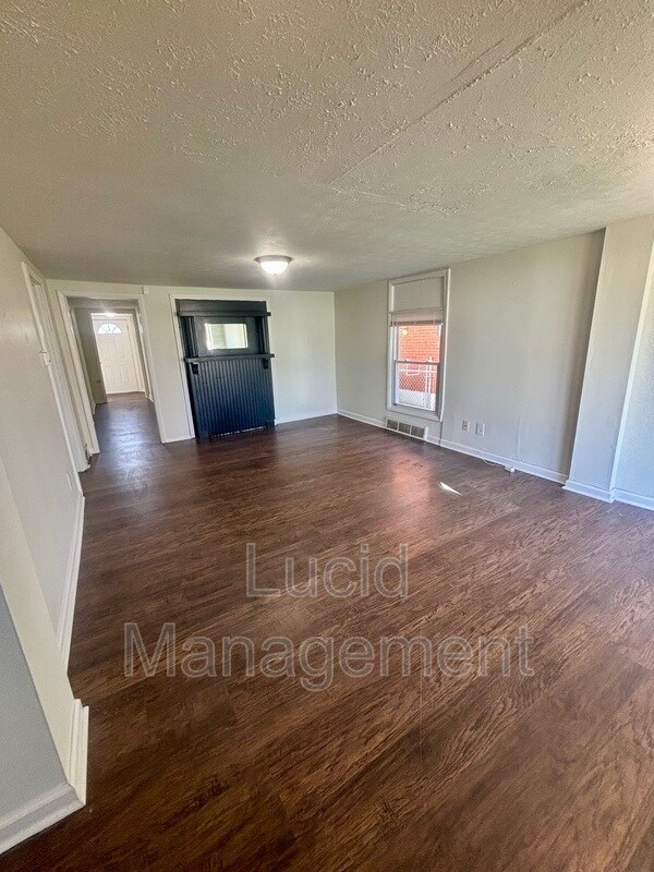 Foto del edificio - 3633 Kahlert Ave