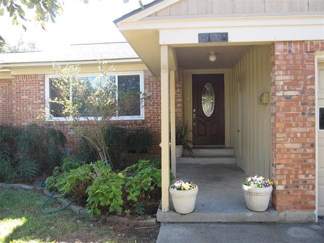 Building Photo - 6138 Woodcrest Ln