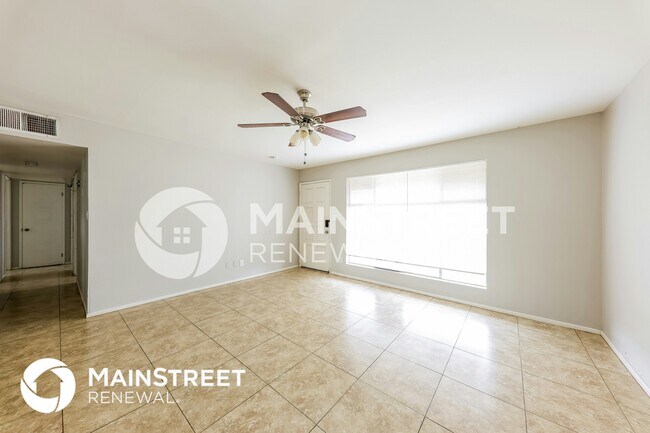 Building Photo - 3807 W Solar Dr