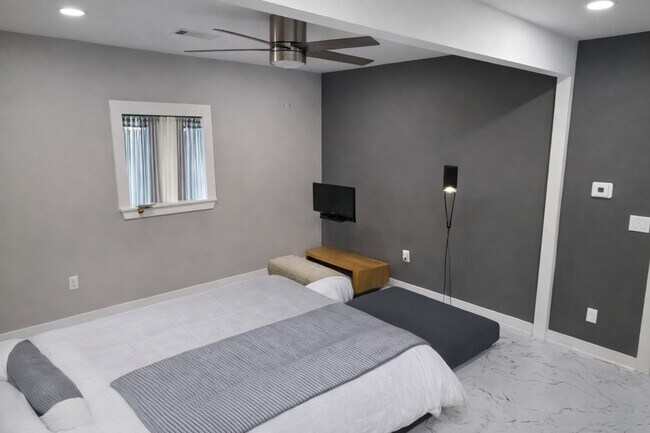 Building Photo - 7142 Avenue K