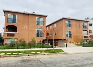 Building Photo - 501 E 99 St