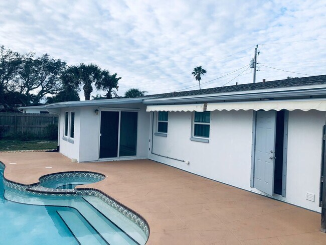 Building Photo - 2157 Barracuda Ave