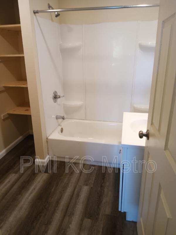 Foto del edificio - 26 S Central St