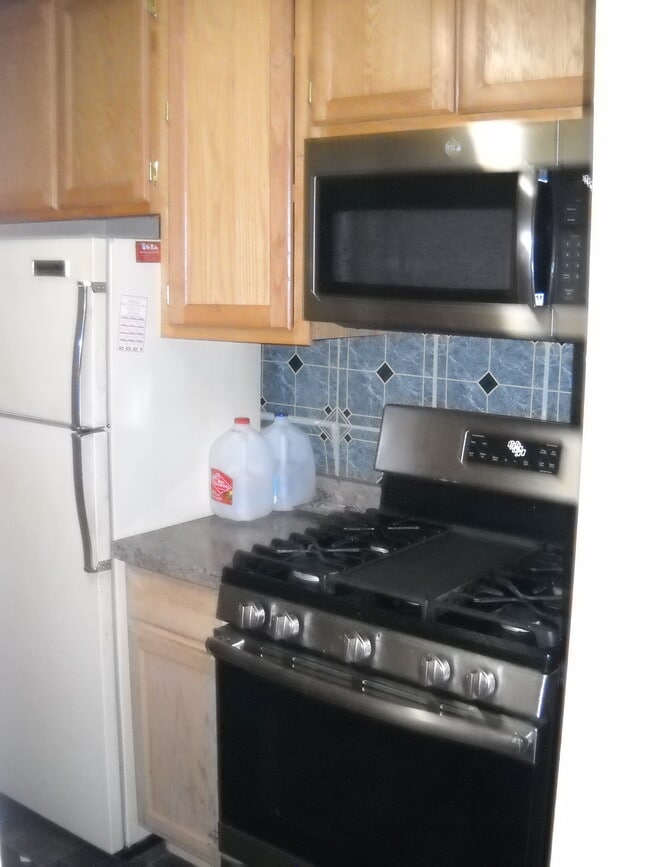 Cocina - 3614 NE 19th Ave