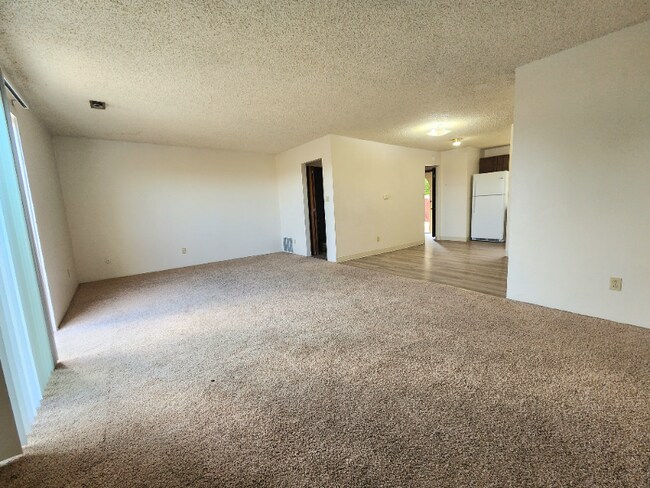 Building Photo - 657 E Clarion Dr