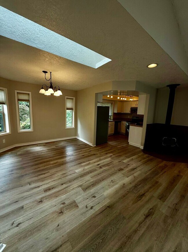 Foto del edificio - Stylish & Spacious West Salem Home 3Bed/2Bath