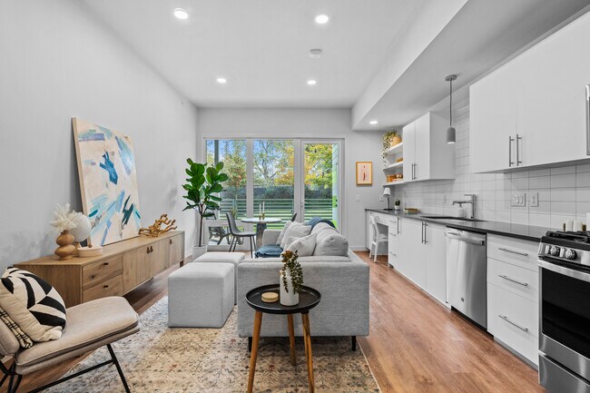 Foto del edificio - 4004 Banister Ln