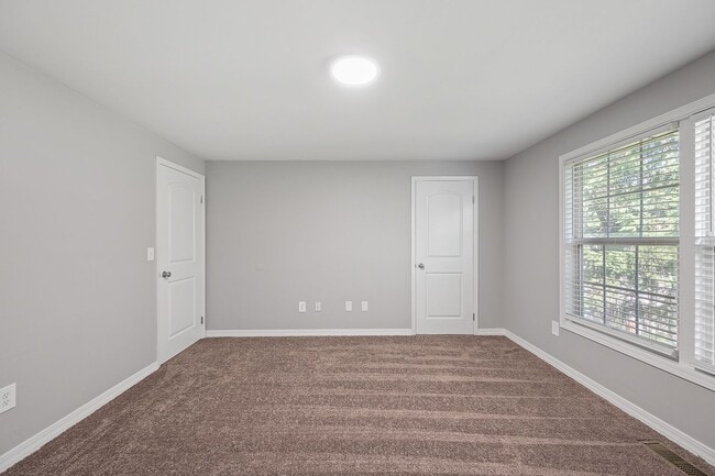 Interior Photo - 860 East