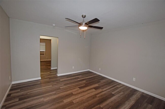 Building Photo - 122 Pineview Dr