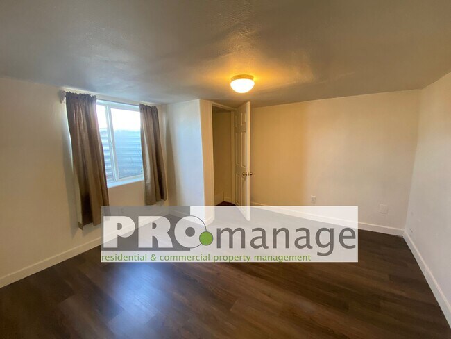 Building Photo - 399 W 17th St