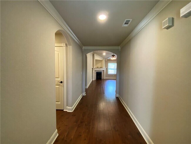 Building Photo - 3107 SW Briar Creek Ave