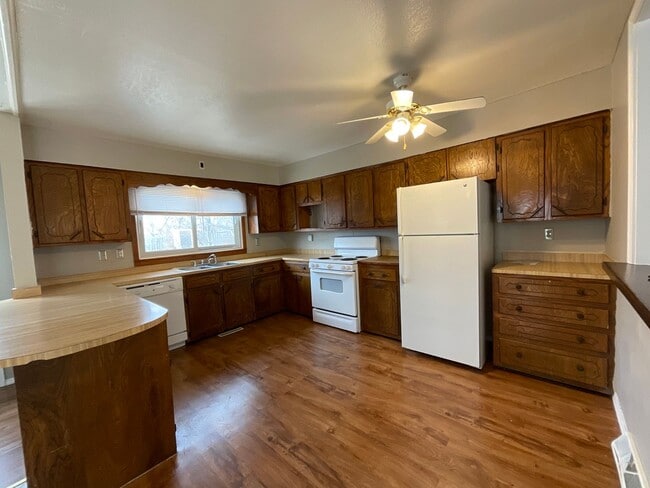 Building Photo - COMING SOON: Nice and Open 3 Bed 1 Bath Ho...