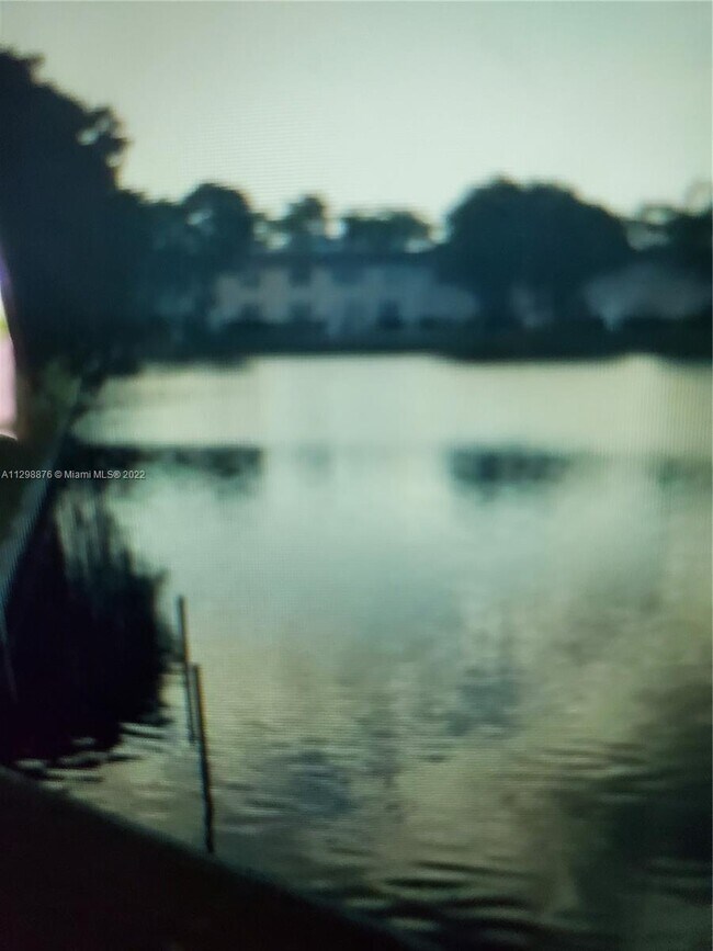 Foto del edificio - 19080 NE 3rd Ct