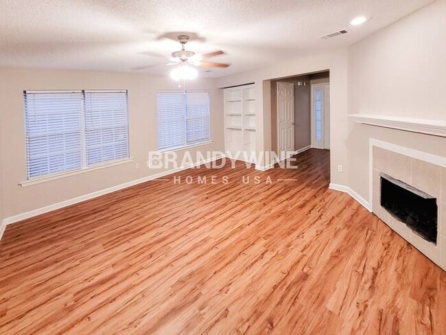 Building Photo - 3962 Sunset Lake Cove