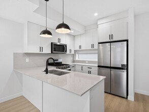 Building Photo - 11306-11123 123 St NW