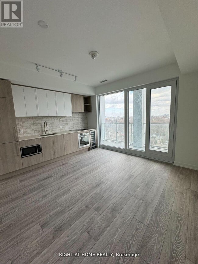 Building Photo - 2020 Bathurst St