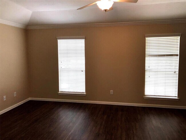 Building Photo - 9311 Eaglewood Spring Dr