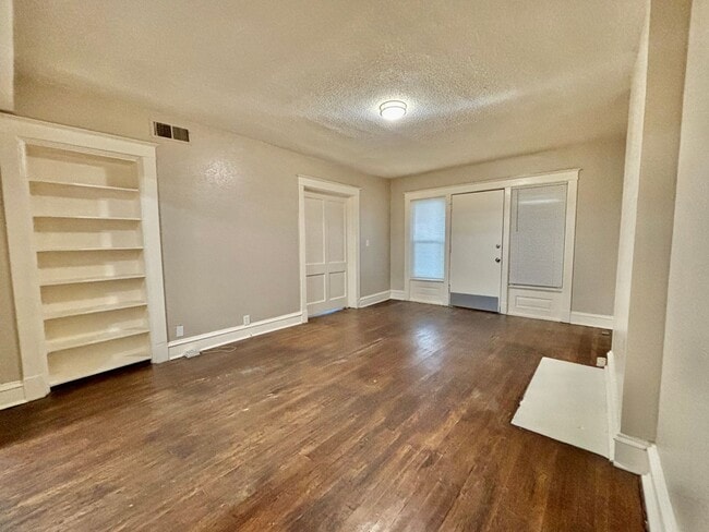 Building Photo - The Shelby