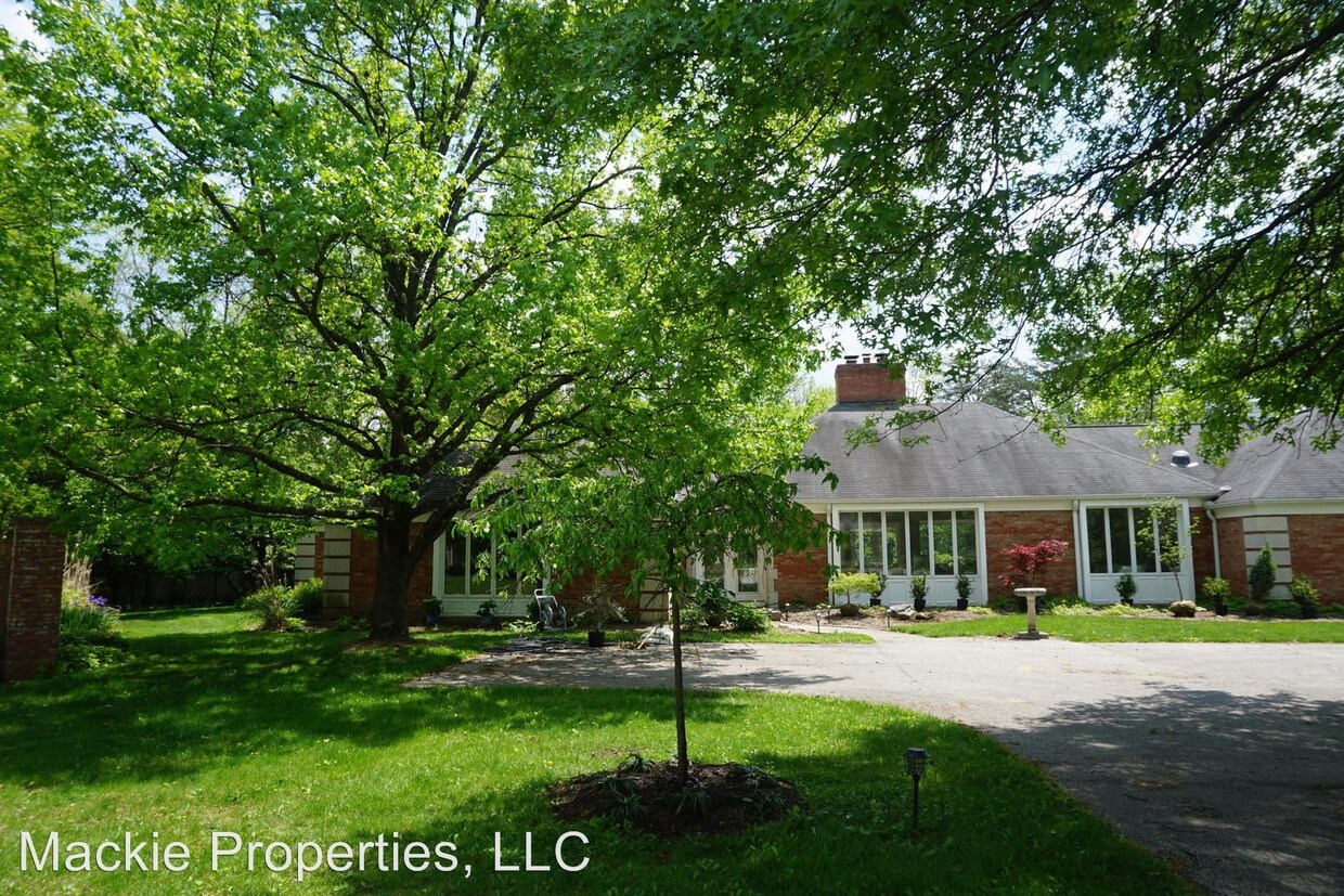 Primary Photo - 1227 S Pickwick Pl