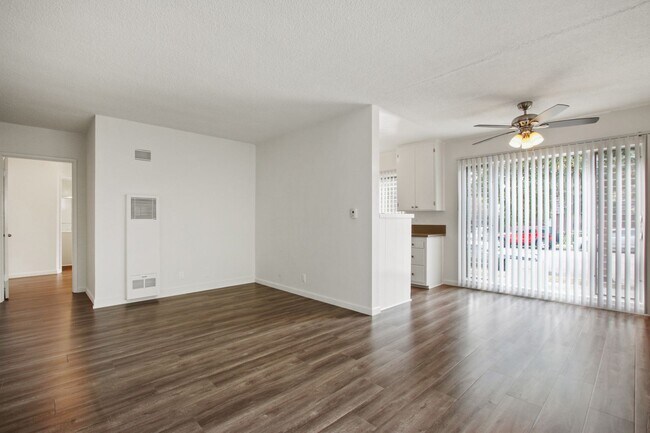 Building Photo - 1231 12th St. in Santa Monica.  Steps to W...