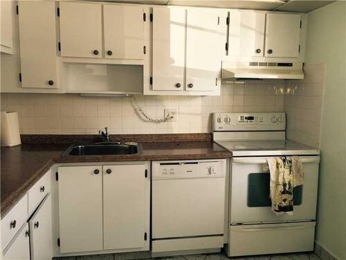 Building Photo - 7897 Golf Cir Dr