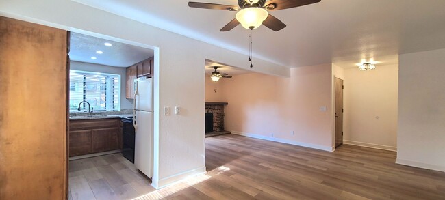 Foto del edificio - NEWLY REMODELED UNIT W/ POOL ACCESS
