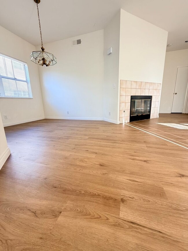 Foto del edificio - 3 Bed / 3 Bath Townhome in Scripps Ranch