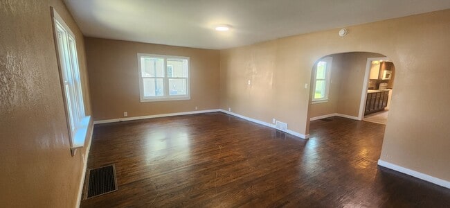 Building Photo - 309 Stewart St